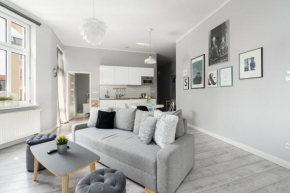 Scandi Małe Garbary Apartment Piaskowa near Old Market Square by Noclegi Renters